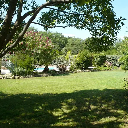 Avec Grand Jardin Et Piscine Privee Villa